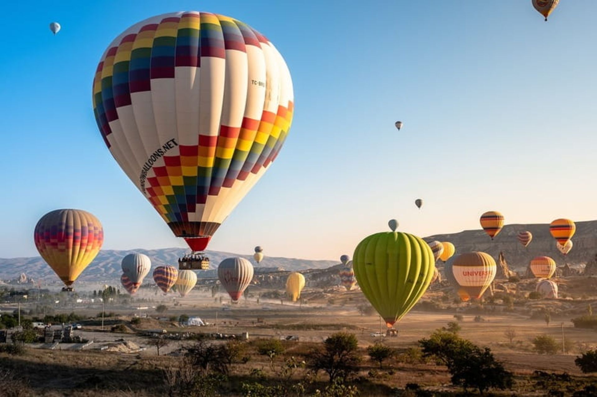 بالون‌های هوای گرم در میان دره‌‌‌‌‌‌های کاپادوکیه، منبع: pixabay.com