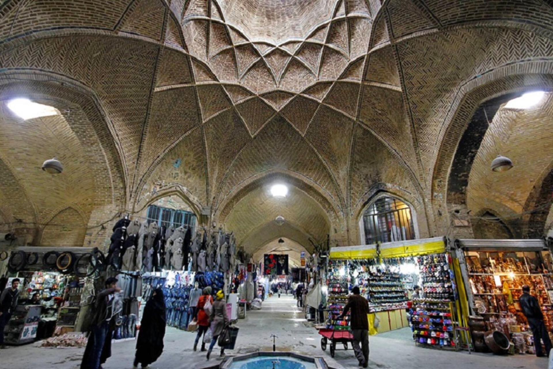 بازار اراک؛ منبع عکس: irangashttour.com