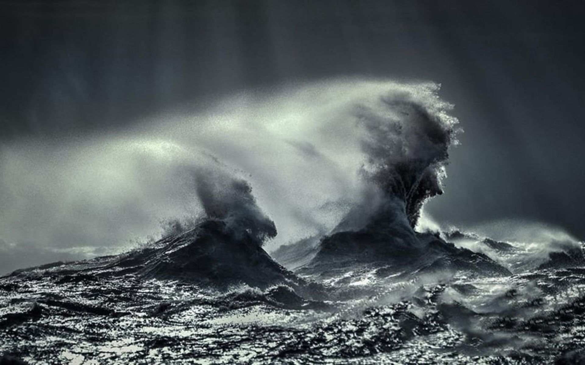 دریاچه ایری در طوفان شدید، منبع عکس: اینستاگرام trevorpottelbergphotography@، عکاس: Trevor Pottelberg
