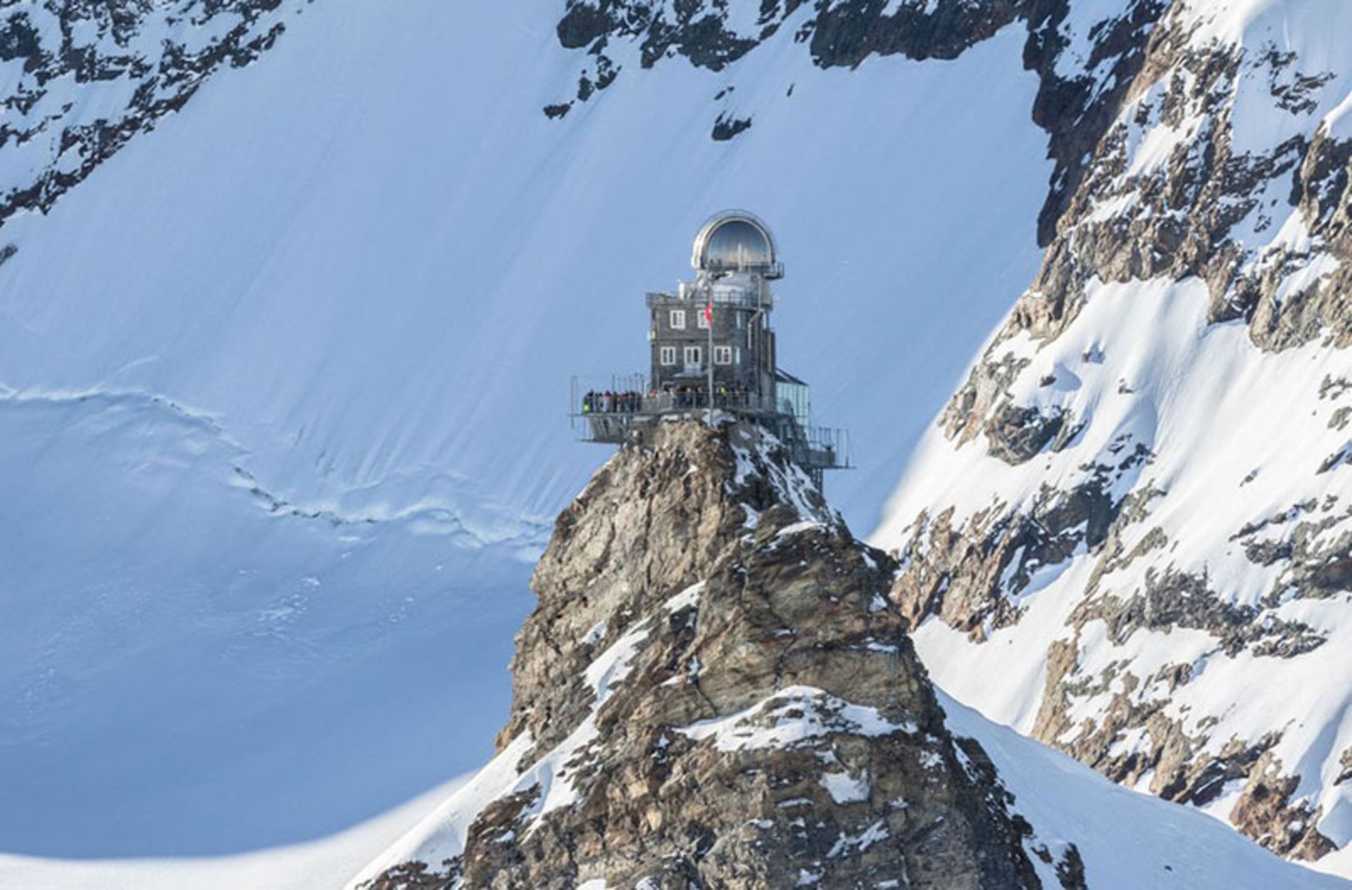 رصدخانه ابوالهول از مرتفع ترین رصدخانه‌های جهان بر فراز قله‌ای در آلپ