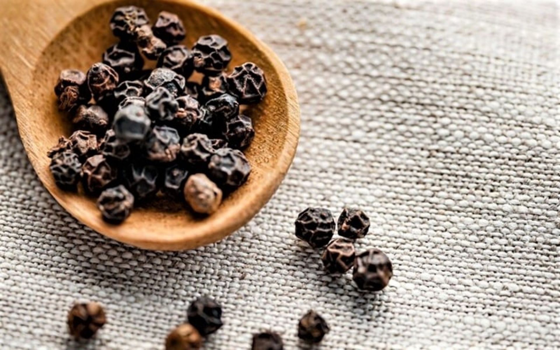 دانه های فلفل سیاه