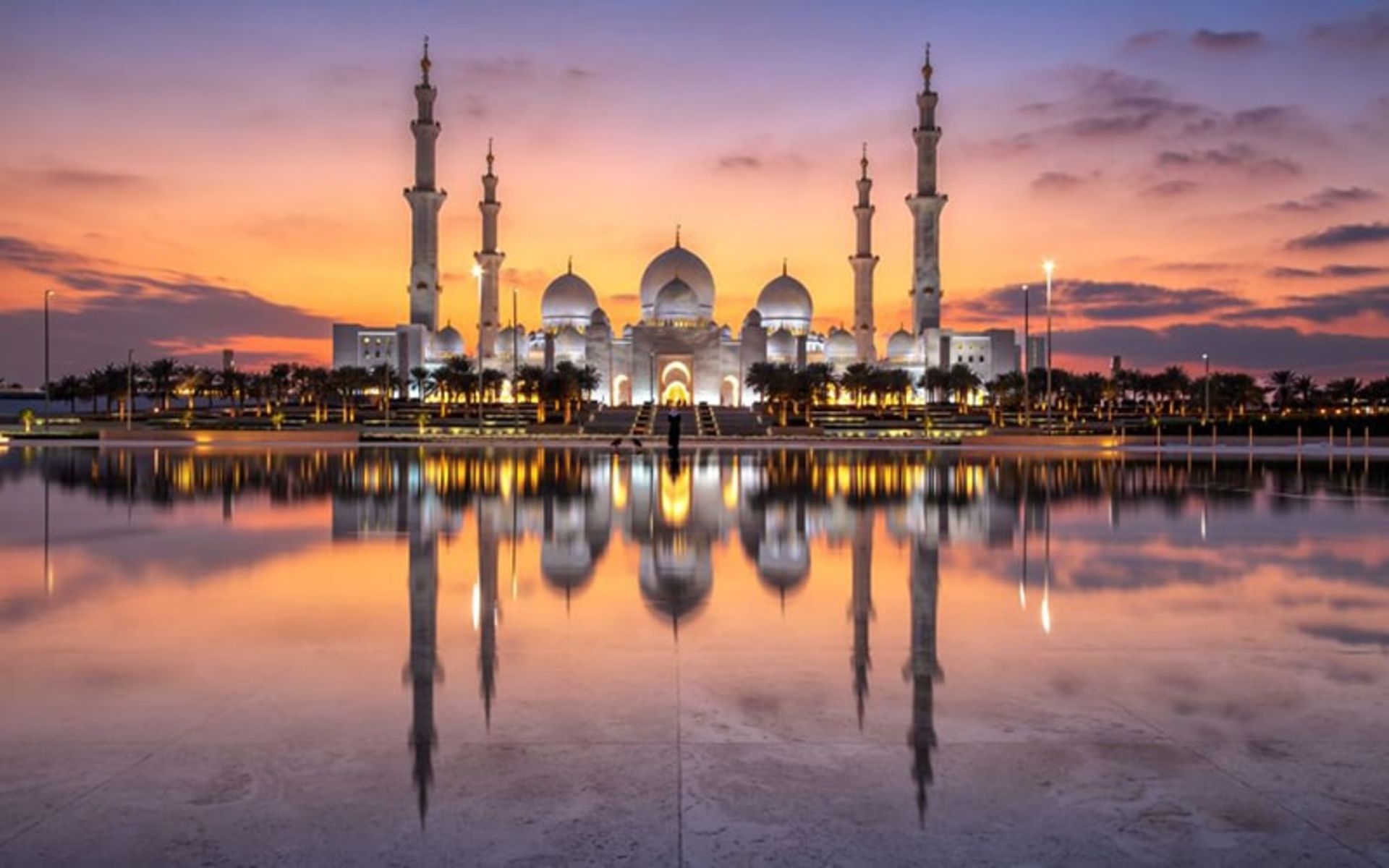 نمای مسجد شیخ زاید در زمان غروب، منبع عکس: getyourguide.com، عکاس: ناشناس