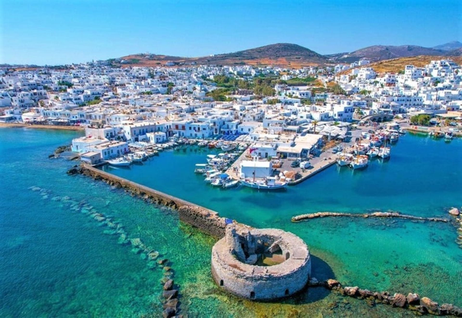 عکس هوایی از پاروس یونان، منبع عکس: shewandersabroad.com، عکاس: kriszti