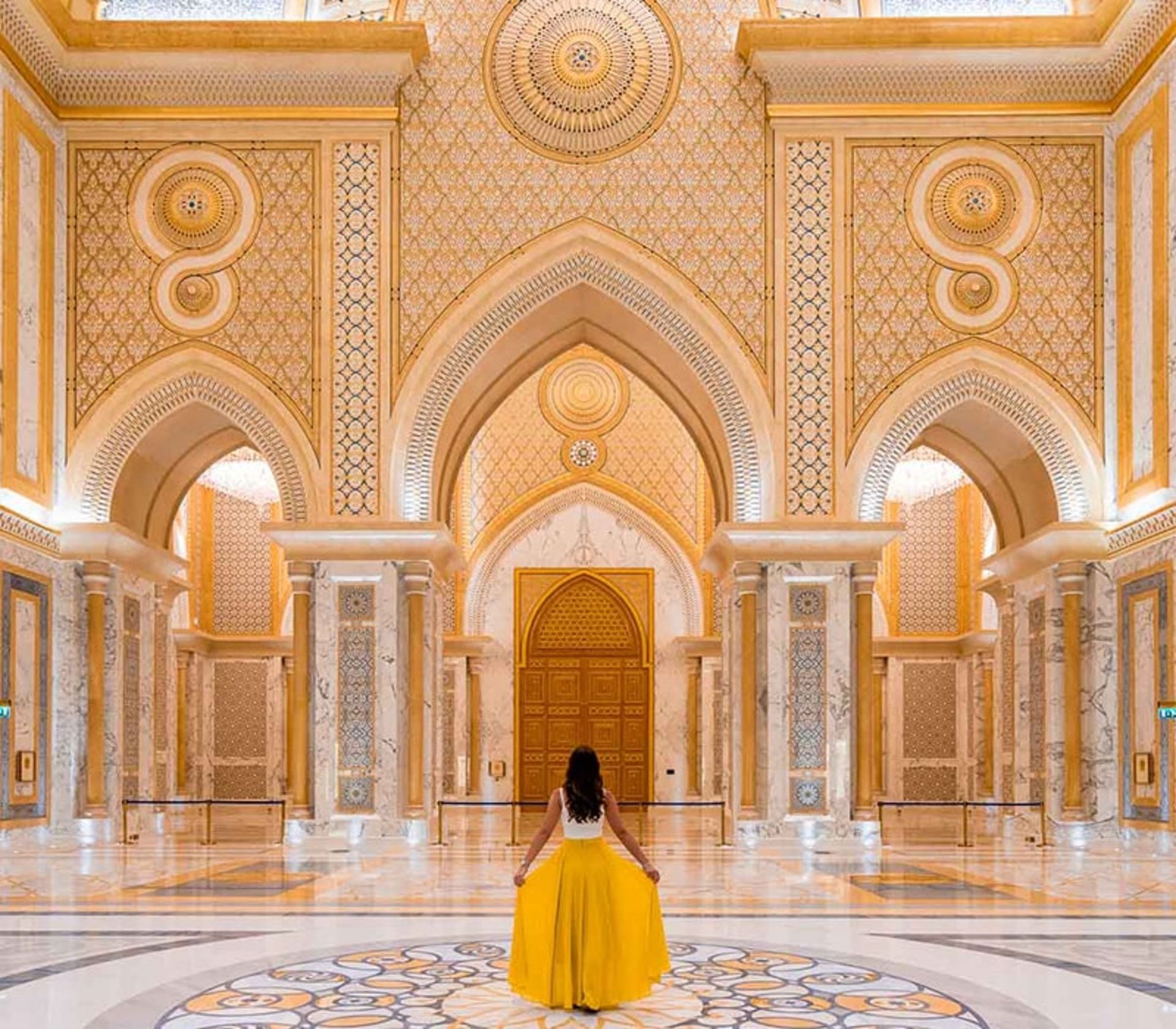 عکس اینستاگرامی در قصر الوطن ابوظبی، منبع عکس: shewandersabroad.com، عکاس: kriszti