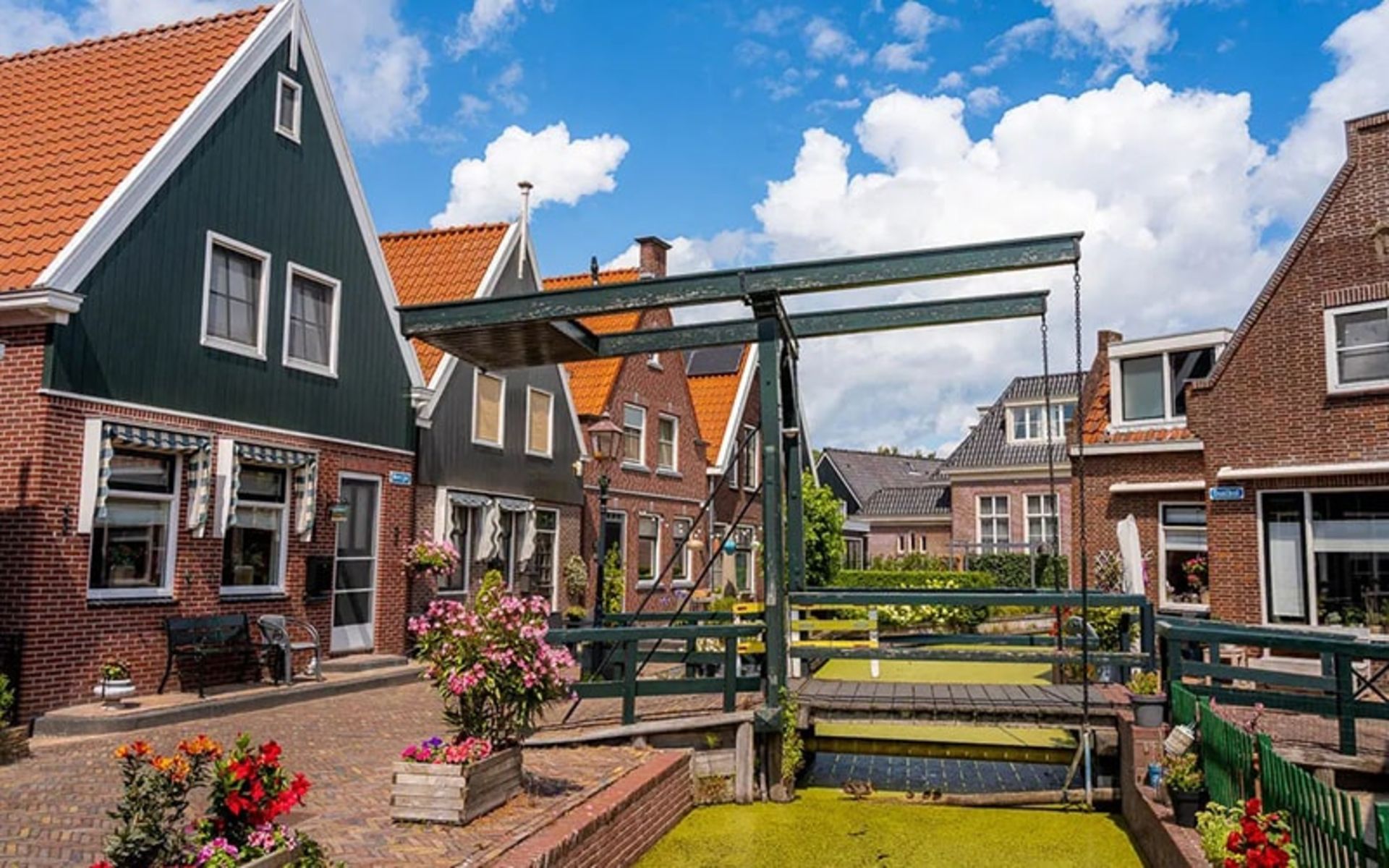 خانه هایی با سقف شیروانی در آمستردام