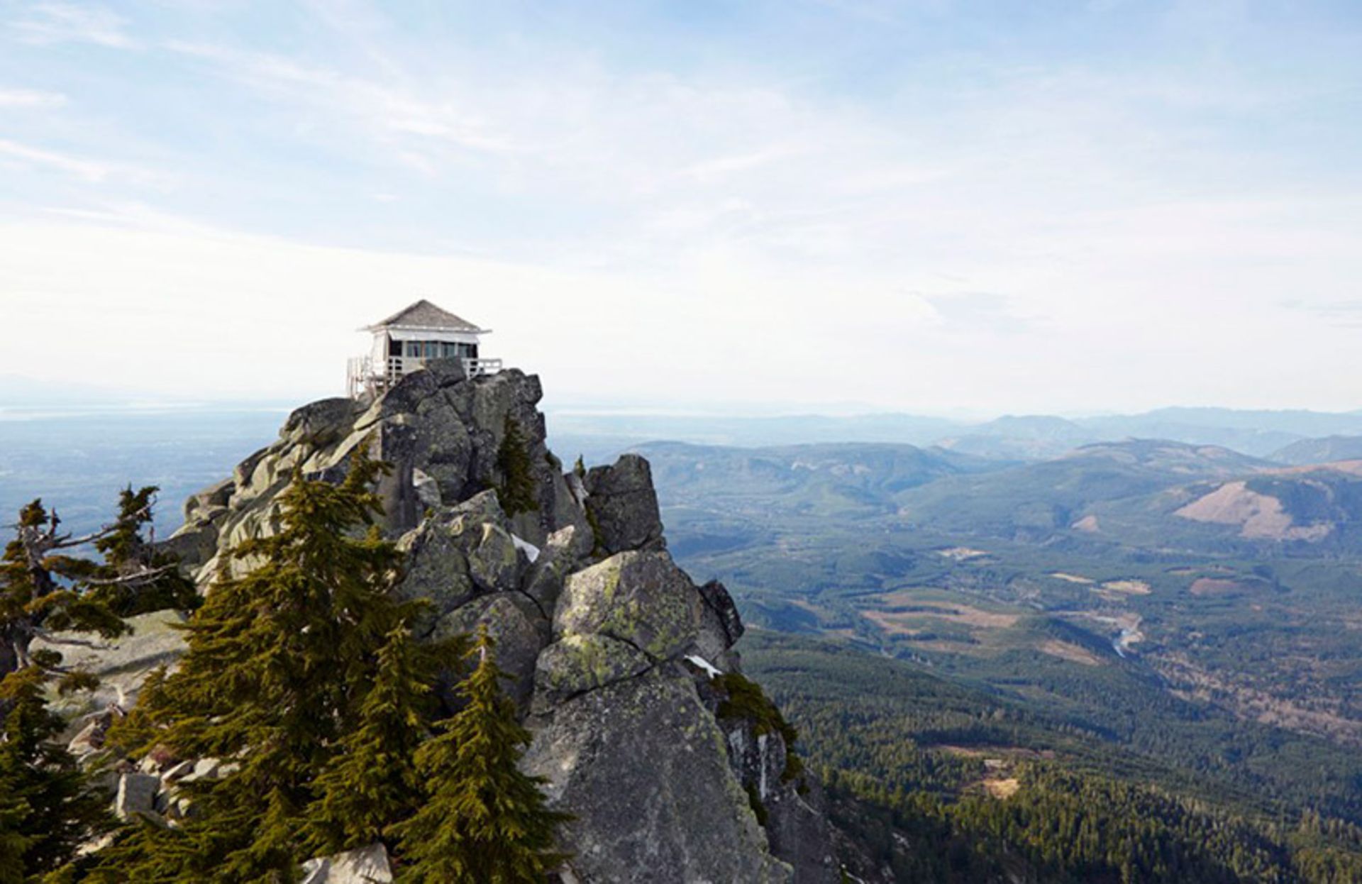 برج دیدبانی در کوه پیلچاک (Pilchuck) در واشنگتن