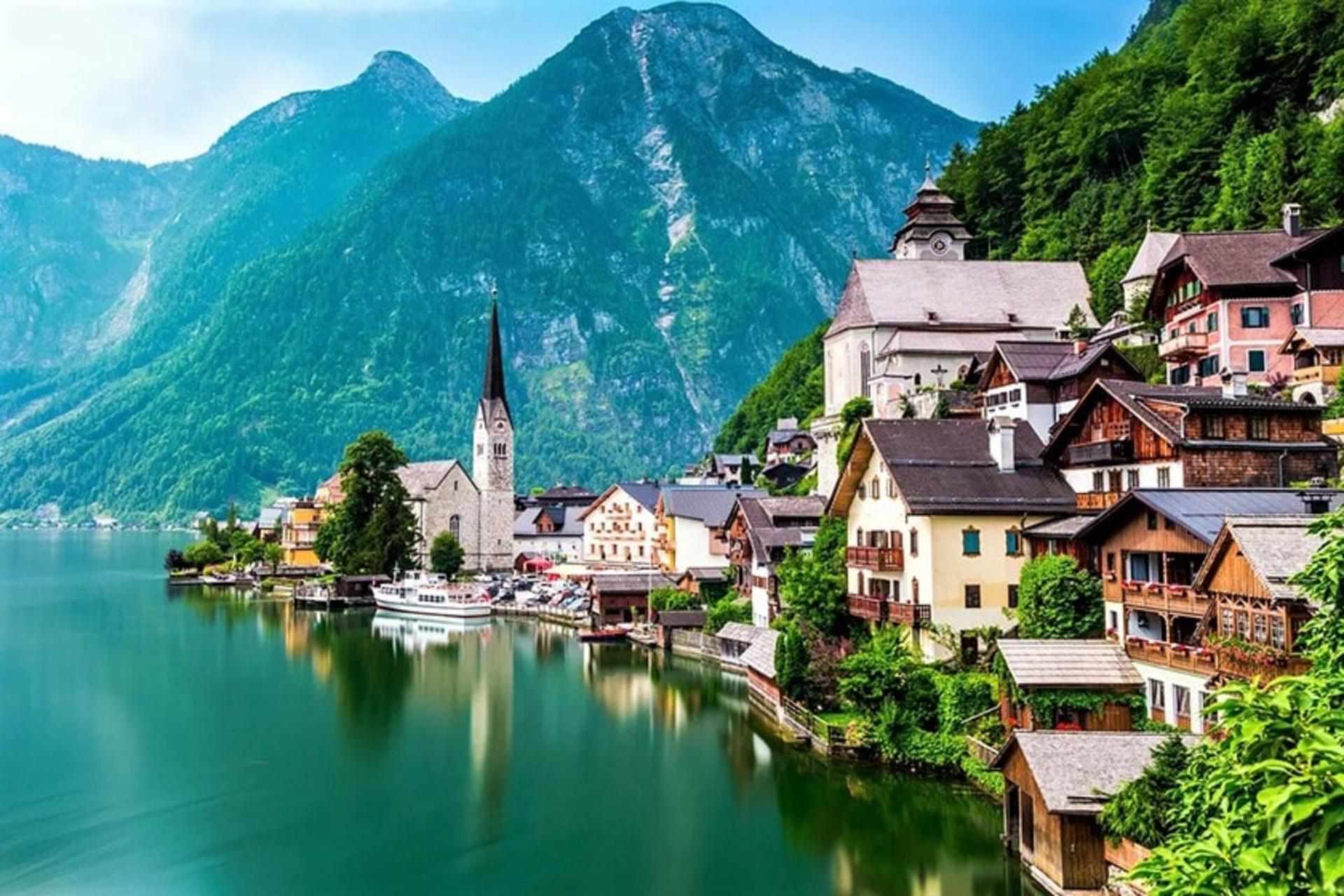 چشم‌انداز هال اشتات، منبع عکس: bbc.com، عکاس: ناشناس