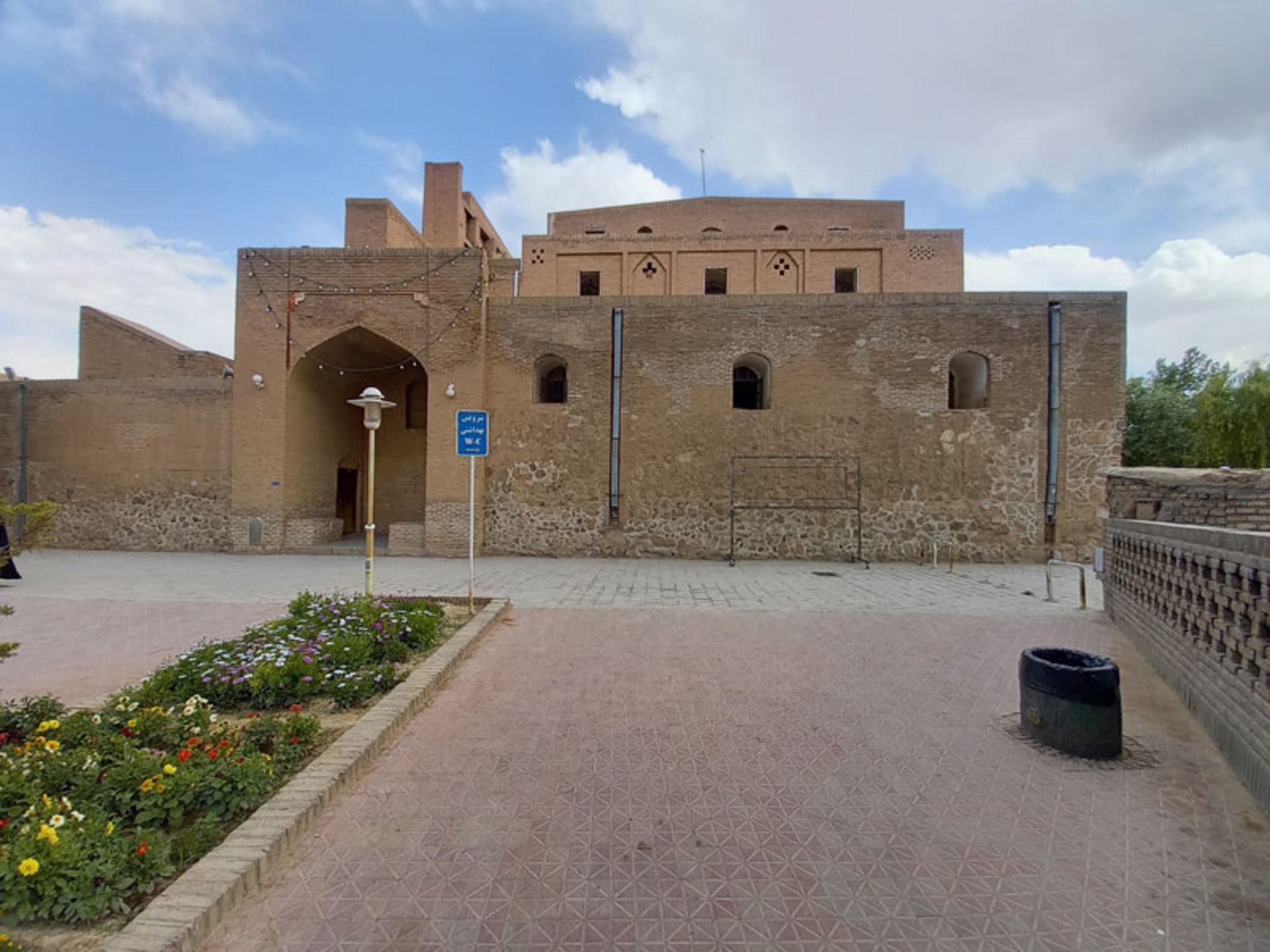 فضای پشت مسجد جامع قاین؛ منبع عکس: گوگل مپ؛ عکاس: امیرحسین مقتدایی