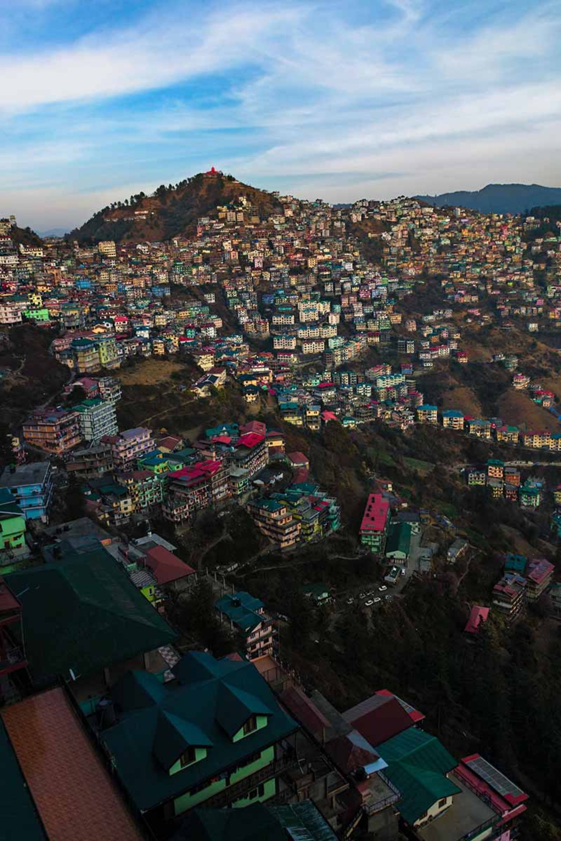 دورنمایی از شهر شیملا در هندوستان 