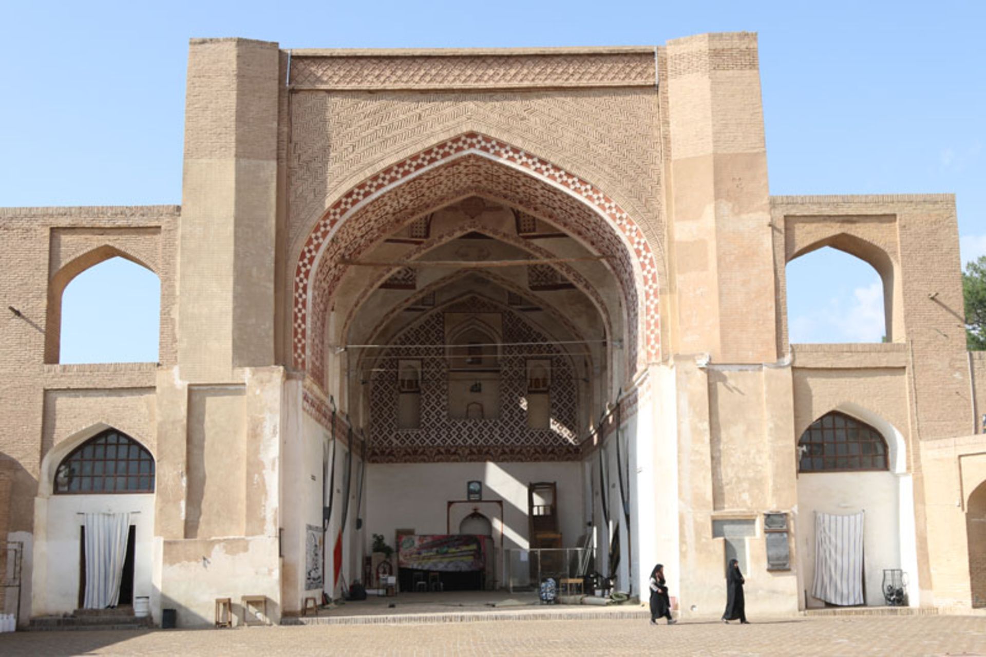 مسجد جامع قاین در مرکز شهر قاین؛ منبع عکس: گوگل مپ؛ عکاس: travelwithhamid