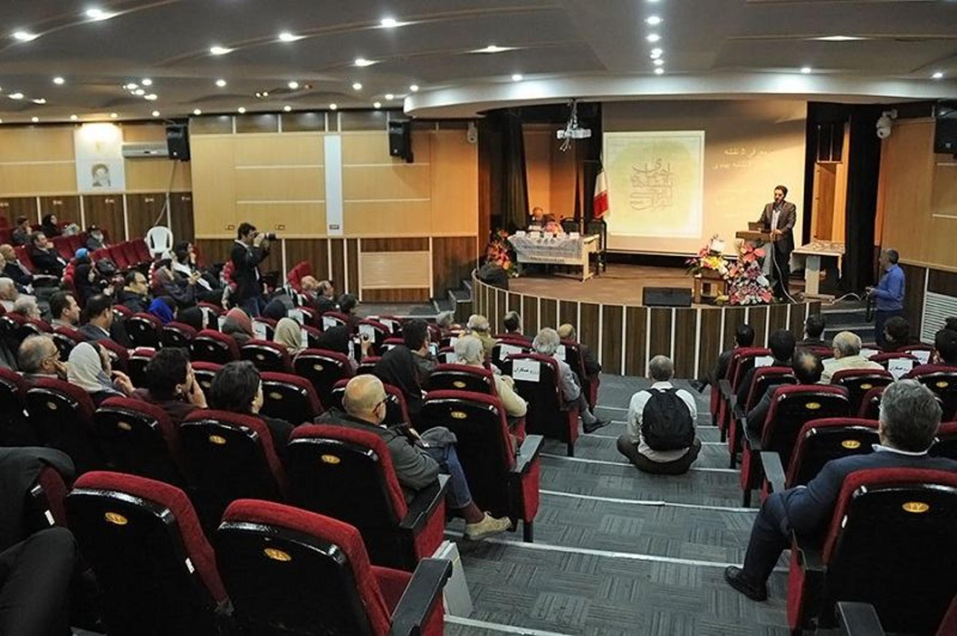 مراسم رونمایی از اطلس تهران قديم؛ منبع عکس: Mapmuseum.tehran.ir؛ عکاس: نامشخص