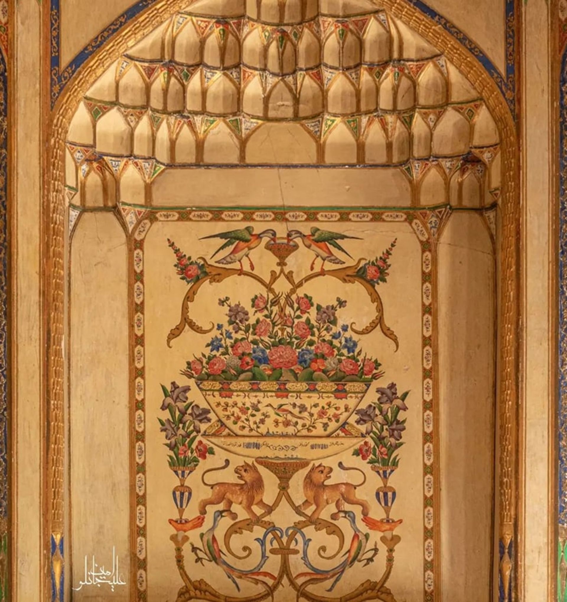 تزیینات روی دیوارهای خانه حقیقی اصفهان، منبع عکس: اینستاگرام alijanlou.amin@، عکاس: امین علیجانلو