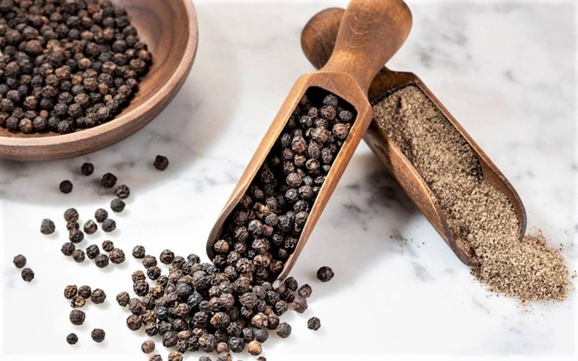 فلفل سیاه نکوبیده و آسیاب‌شده