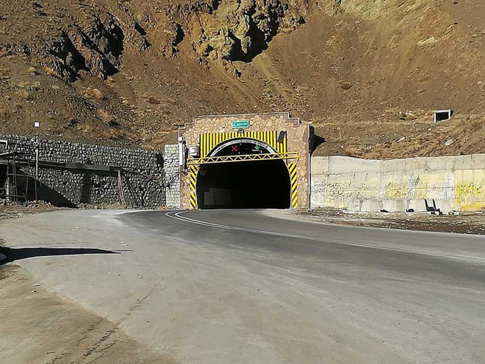 نمایی از تونل کندوان فعلی 