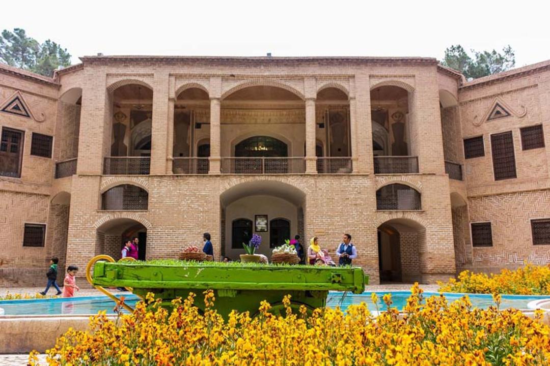 باغ اکبریه در فصل بهار؛ منبع عکس: tripadvisor.com؛ عکاس: Shahriar R