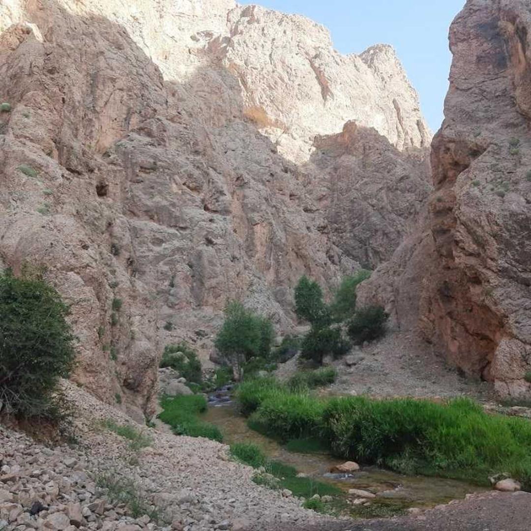 ابتدای تنگه لاسک فیروزکوه؛ منبع عکس: ویکی لاک؛ عکاس: A.P.G.N