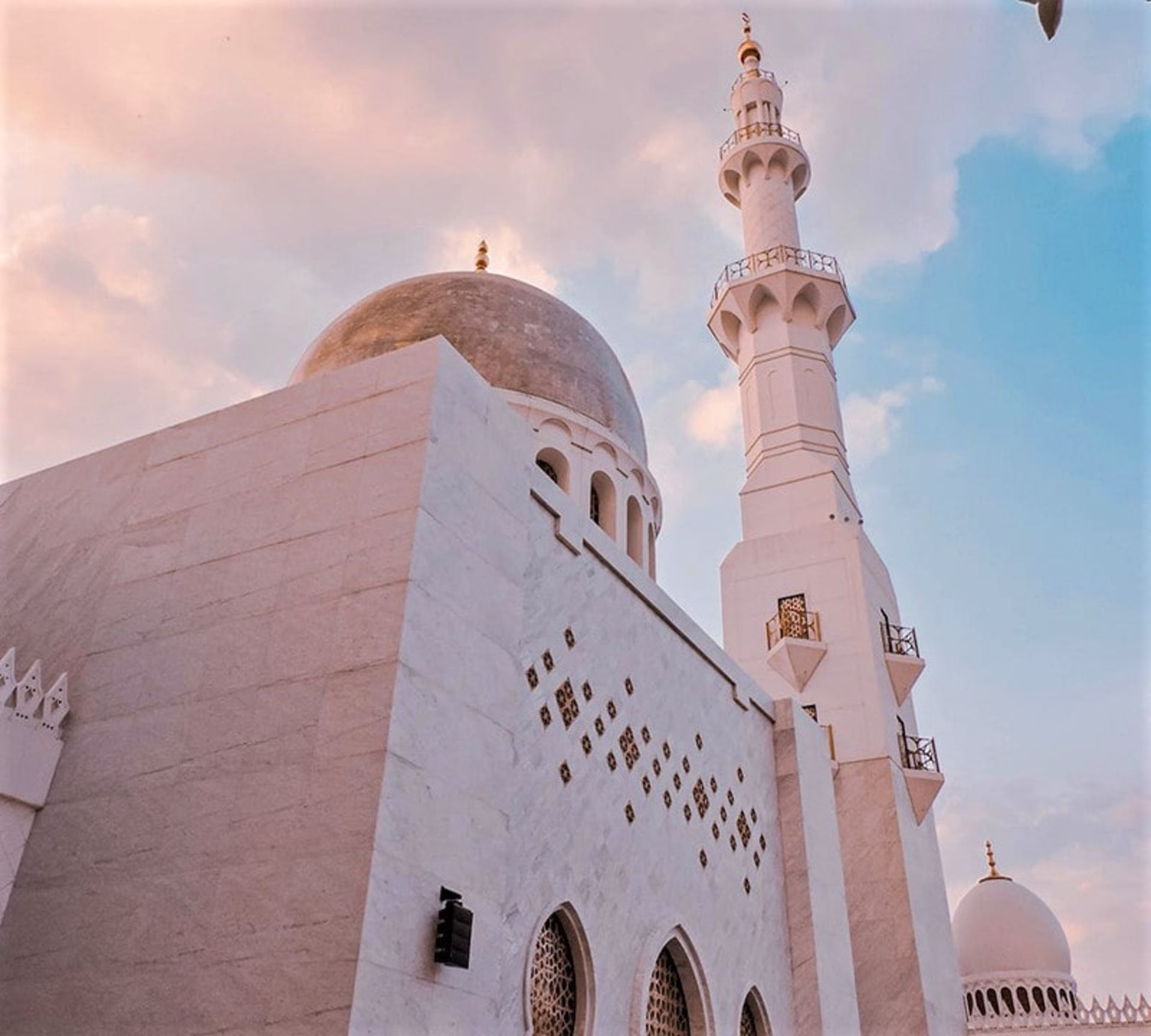 گنبد و مناره مسجد شیخ زاید، منبع عکس: pexels.com، عکاس: madtur
