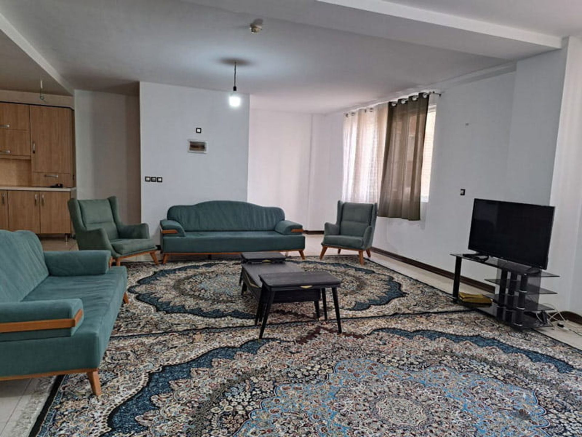 سالن خانه مسافر هجرت؛ منبع عکس: سفربازی، عکاس: نامشخص