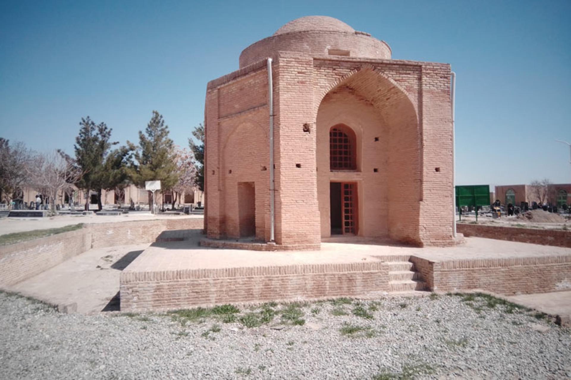 نمایی از چهارطاقی تیموری در روستای زیارت؛ منبع عکس: گوگل‌مپ؛ عکاس: جواد رجایی
