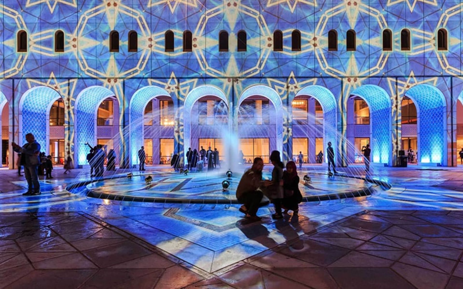 بنیاد فرهنگی ابوظبی در شب، منبع عکس: culturalfoundation.ae، عکاس: ناشناس