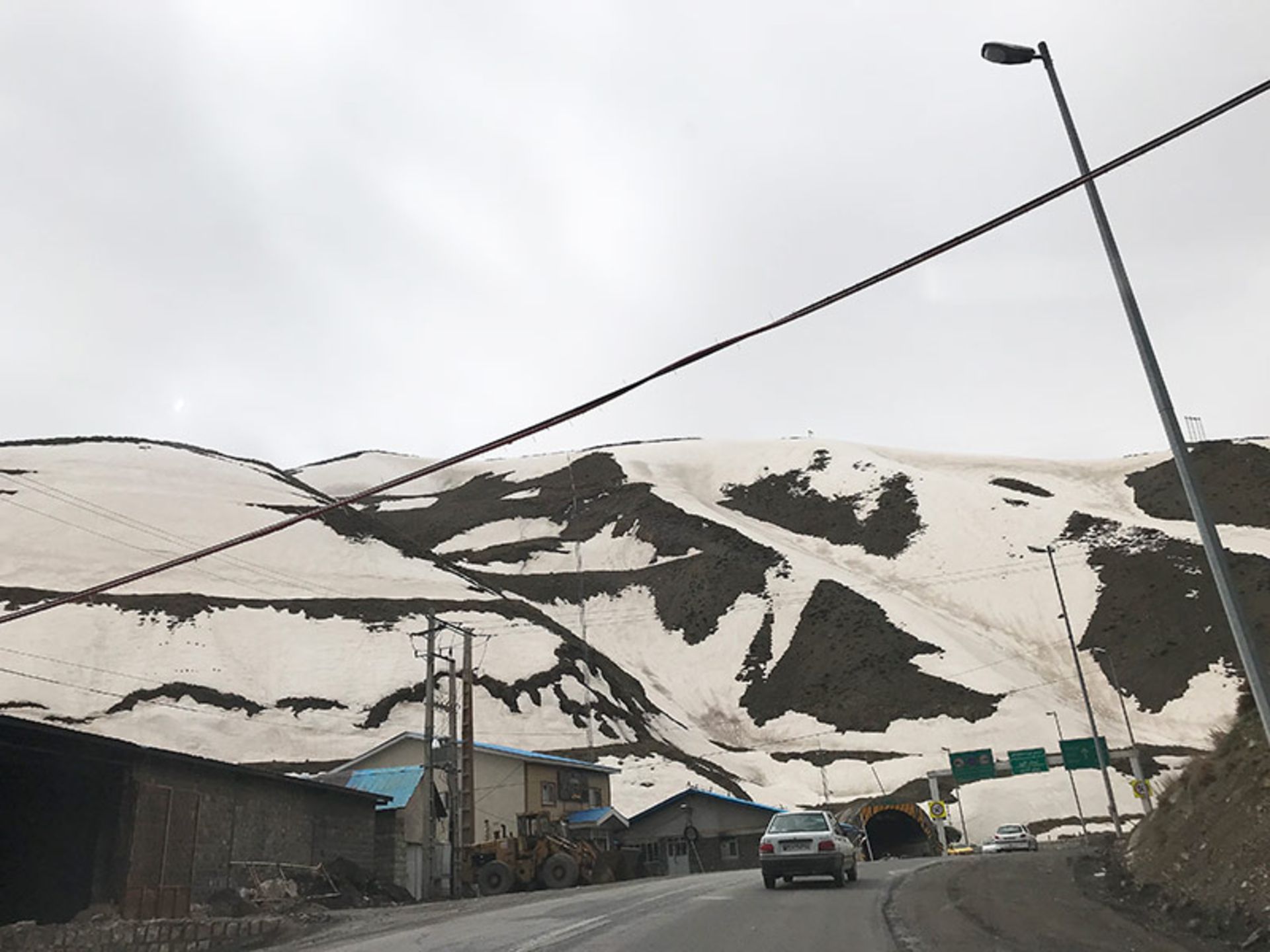 جاده منتهی به تونل کندوان در زمستان