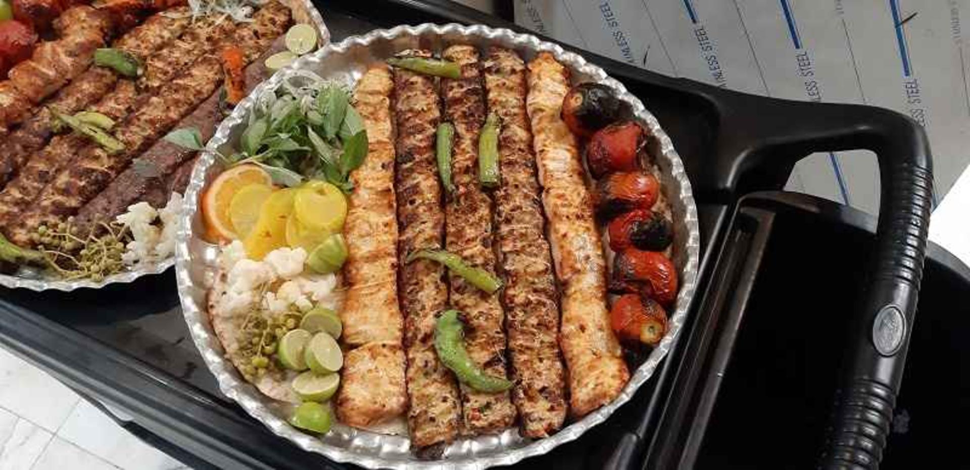 سینی کباب باغ رستوران نقش جهان. منبع عکس: گوگل مپ. عکاس: Alireza Ebrahimian