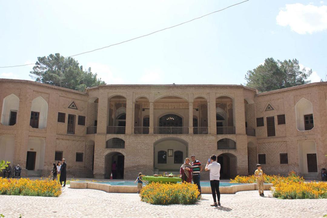 عمارت حشمت‌الدوله در باغ اکبری؛ منبع: tripadvisor.com؛ عکاس: Shahriar R
