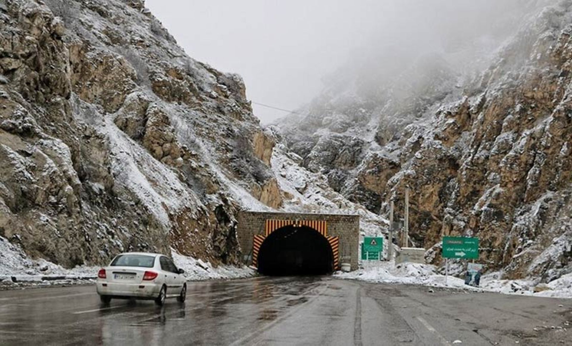 تونل کندوان در هوای برفی زمستانی
