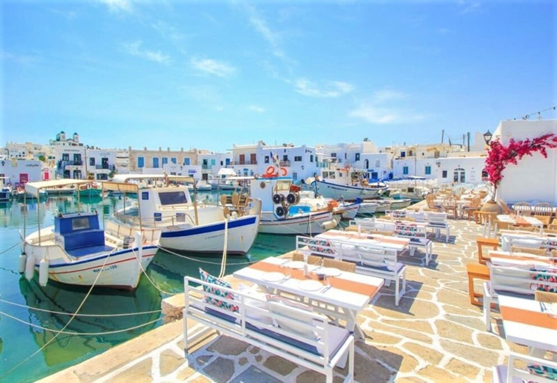 اسکله جزیره پاروس یونان، منبع عکس: shewandersabroad.com، عکاس: kriszti
