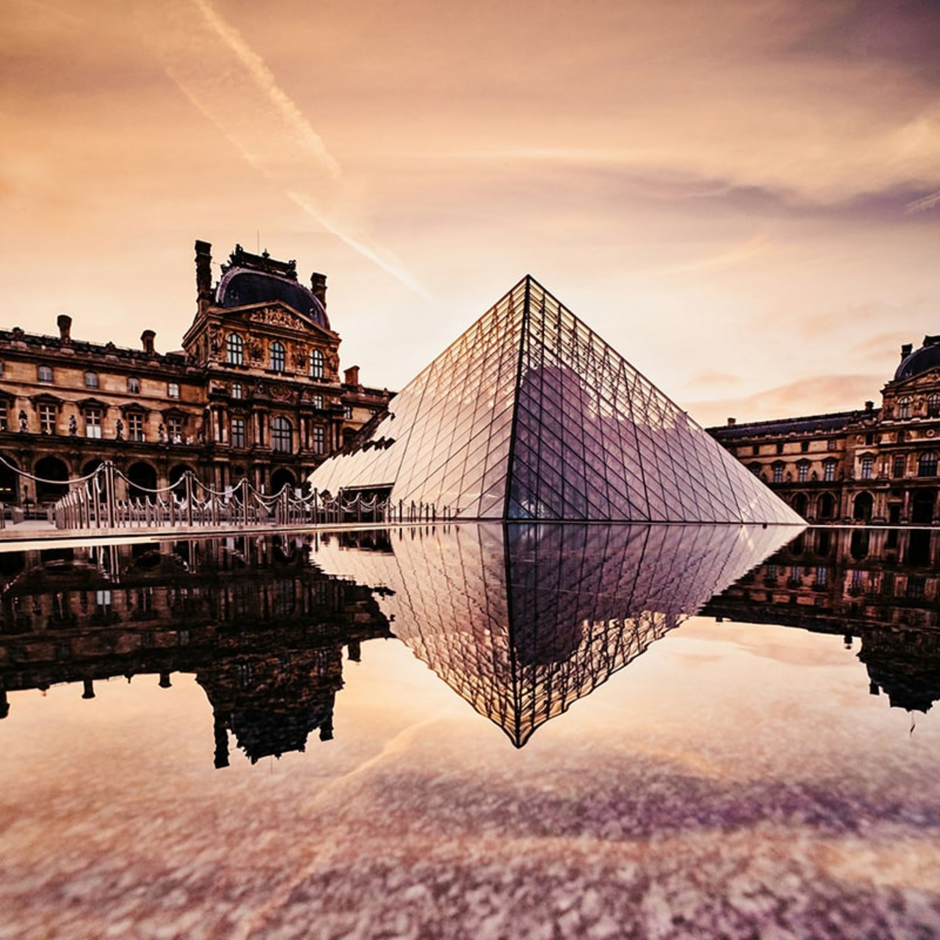 موزه لوور پاریس، منبع عکس: unsplash.com، عکاس: patrick langwallner