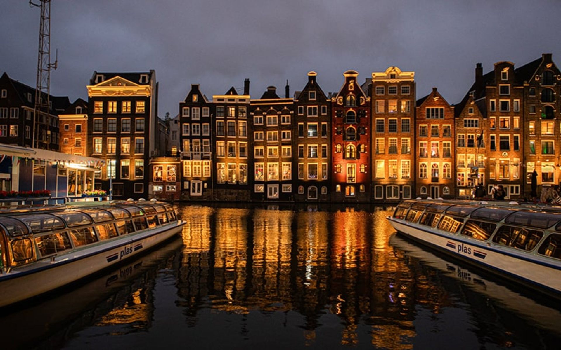 شهر آمستردام در شب