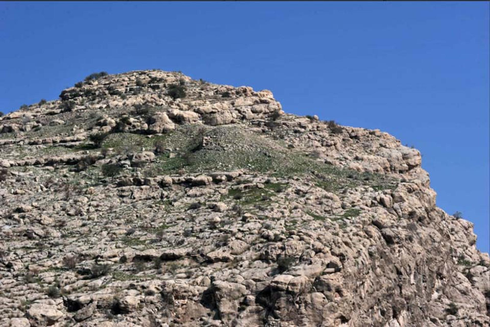 قلعه پسر در تنگ چوگان؛ منبع عکس: salfbase.com؛ عکاس: نامشخص