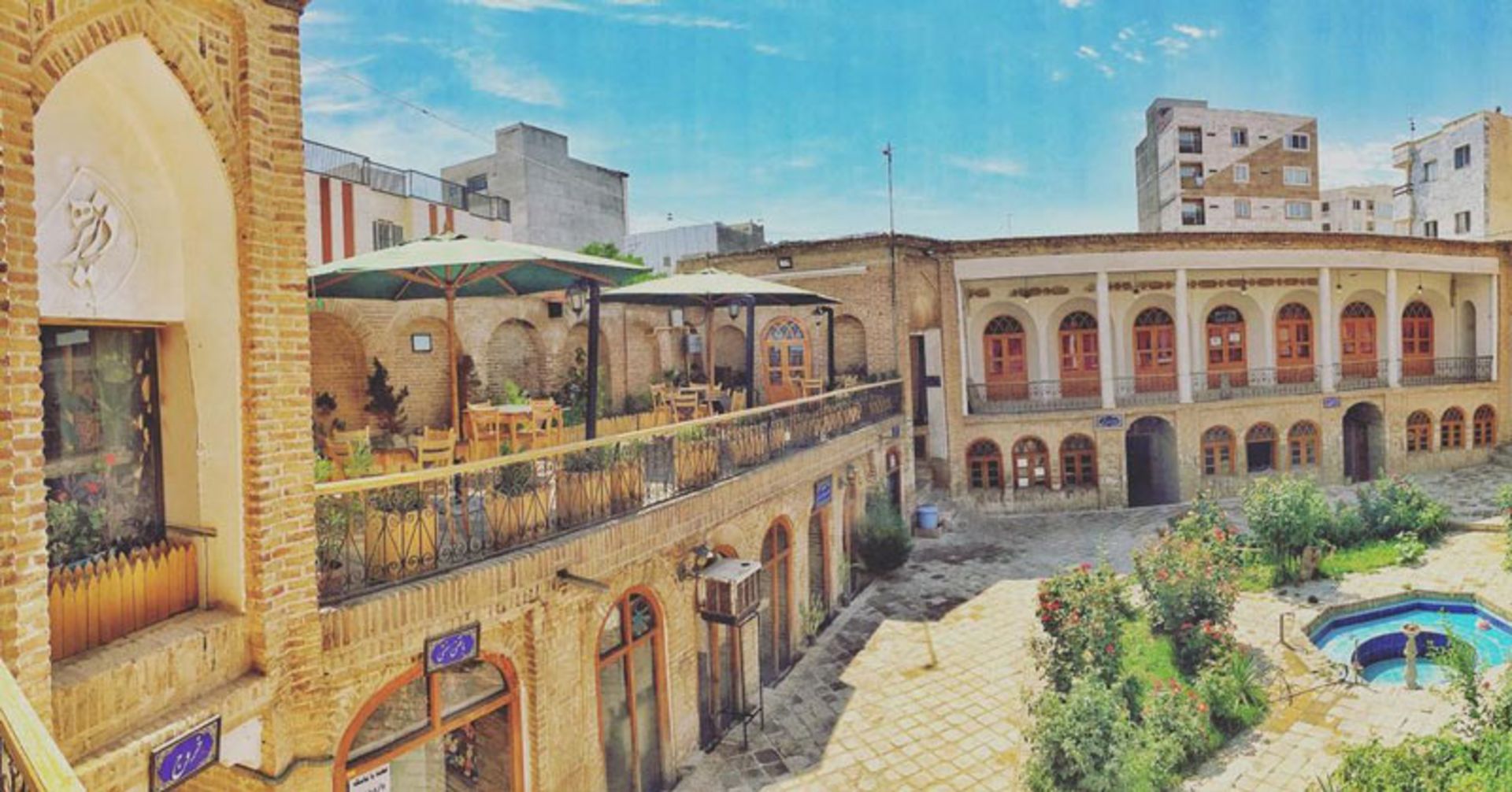 نمایی از فضای بیرونی حسینیه جاجرمی؛ منبع عکس: گوگل مپ؛ عکاس: Saed
