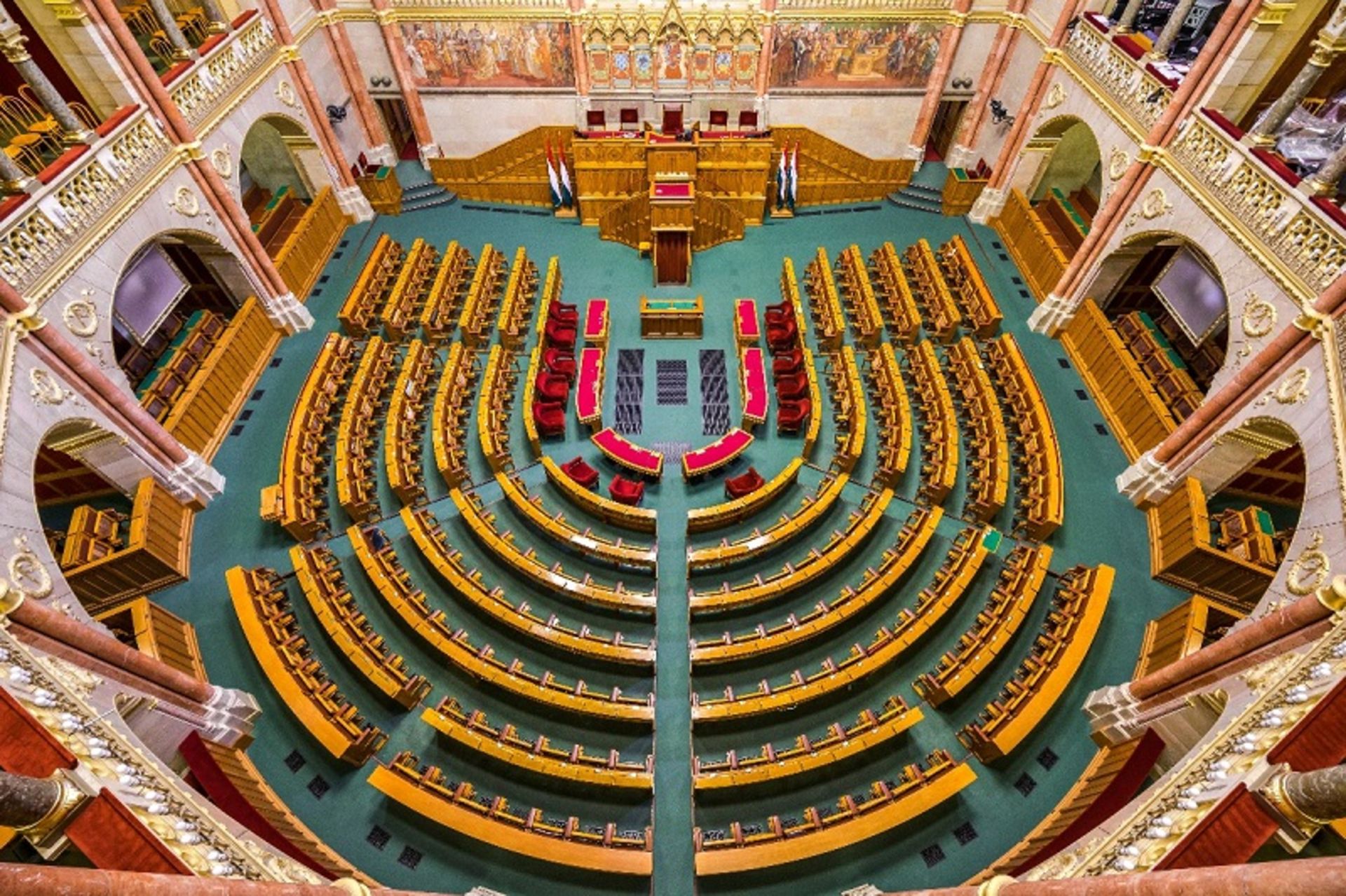 اتاق نمایندگان، منبع: parlament.hu