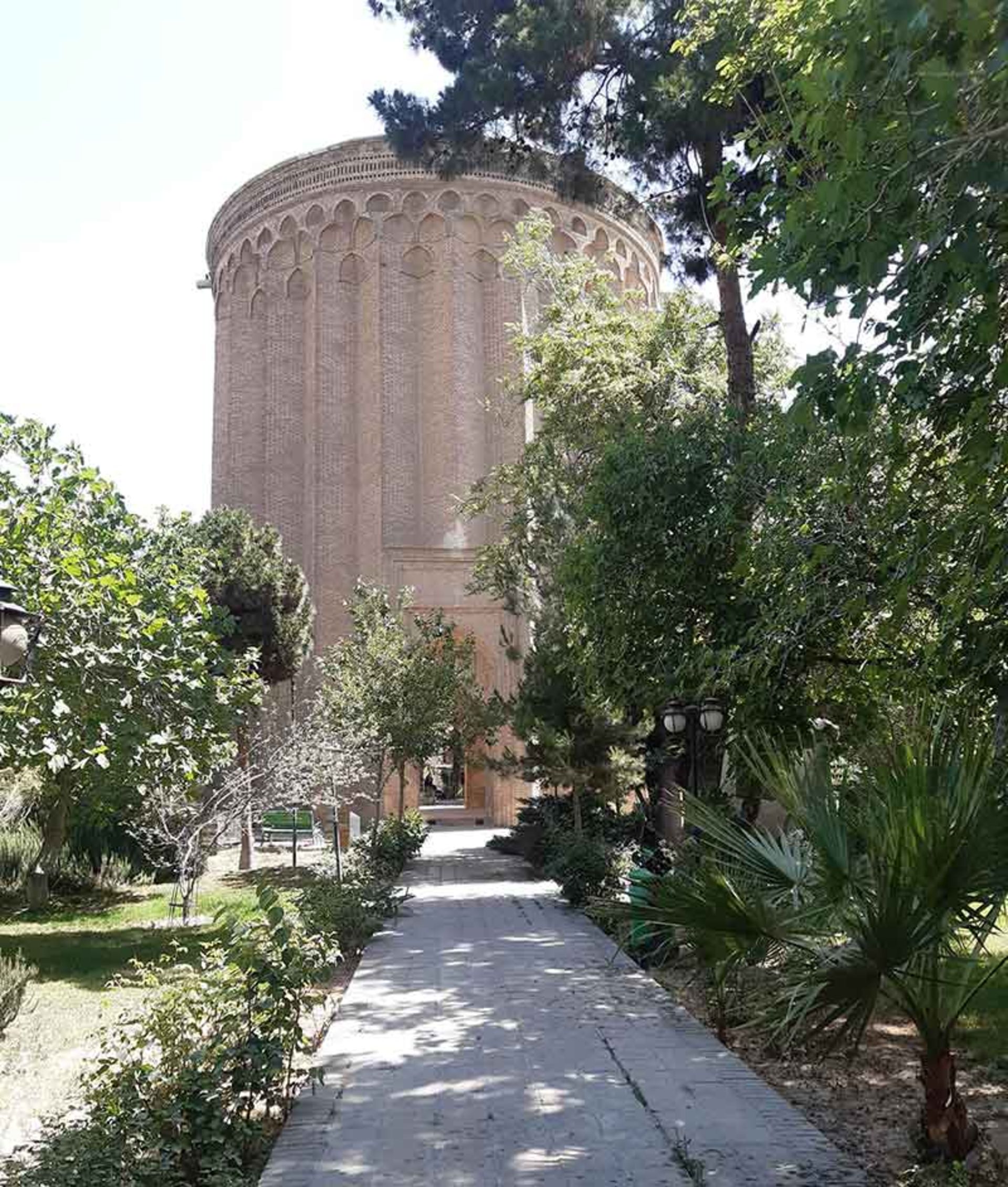 برج طغرل از نمای دور