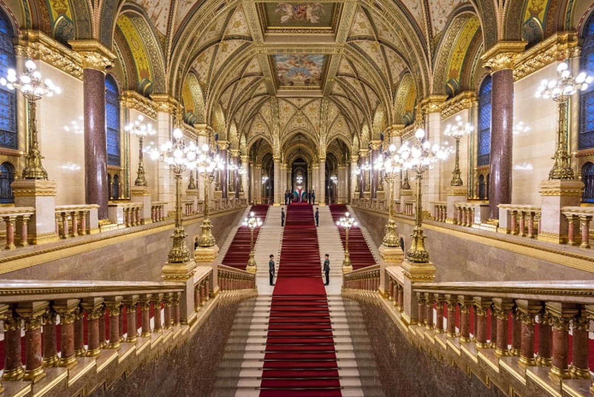 پلکان بزرگ، منبع: parlament.hu