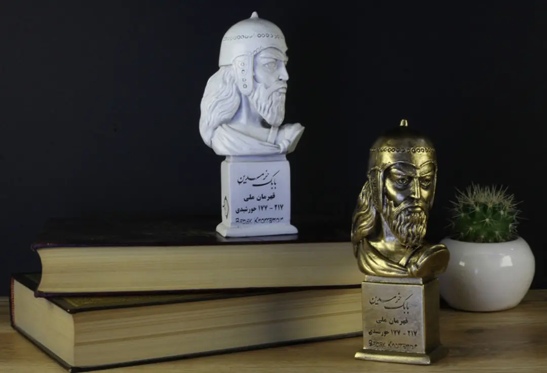 تندیس بابک خرمدین؛ منبع عکس: tandisltd.com؛ عکاس: نامشخص