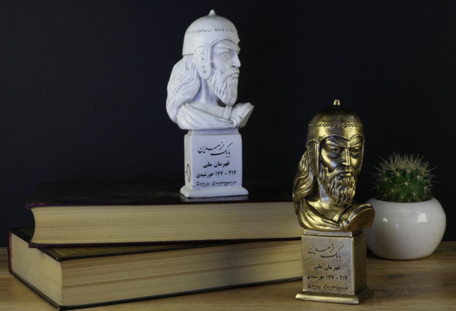 تندیس بابک خرمدین؛ منبع عکس: tandisltd.com؛ عکاس: نامشخص