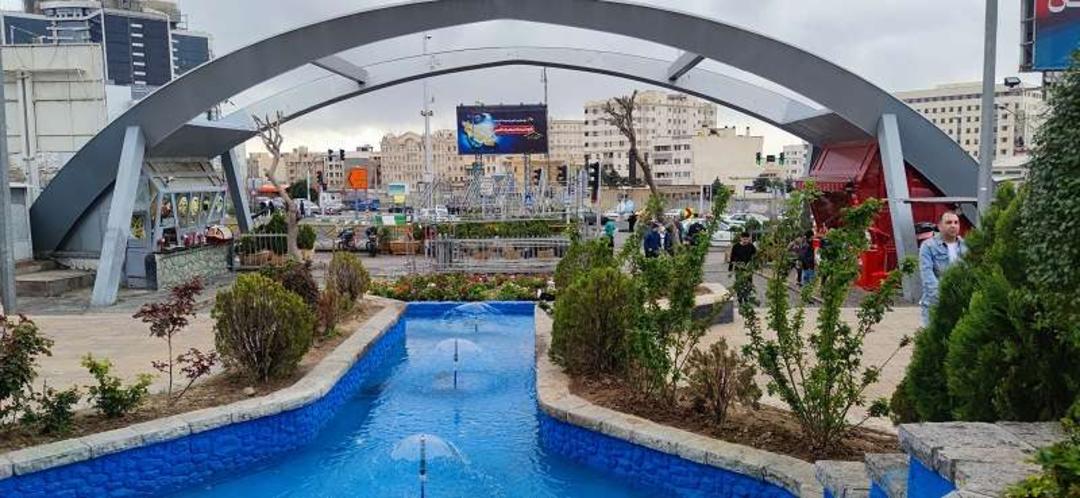 آبنمای محوطه مرکز خرید بوستان پونک؛ منبع عکس: گوگل مپ؛ عکاس: محسن پرهیزکار
