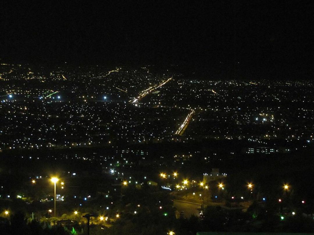 کرمانشاه از منظر پارک کوهستان؛ منبع عکس: Wikimedia، عکاس: Mehdi Hosseini