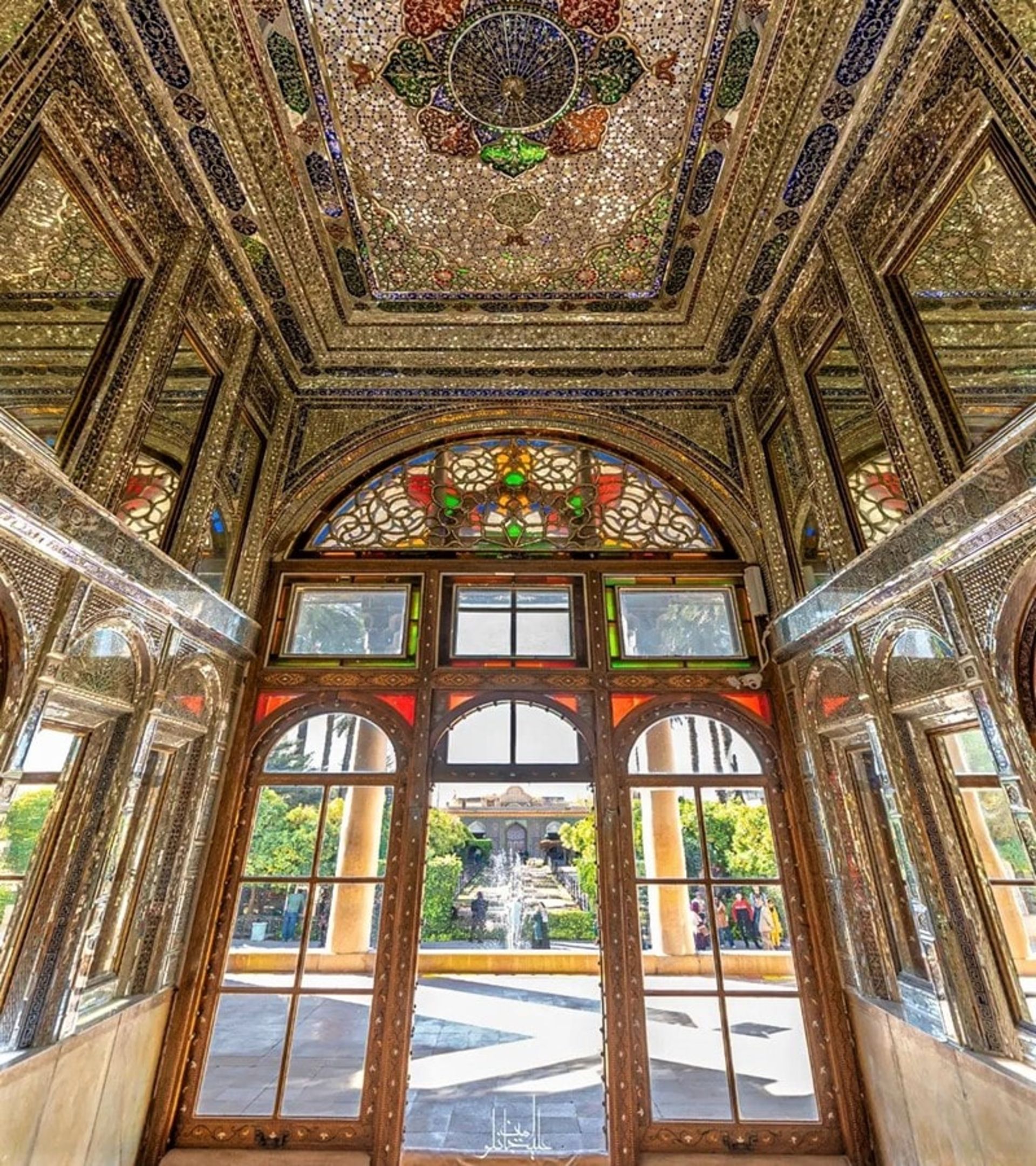 عمارتی با تزیینات قاجاری در باغ نارنجستان قوام شیراز، منبع عکس: اینستاگرام alijanlou.amin@، عکاس: امین علیجانلو