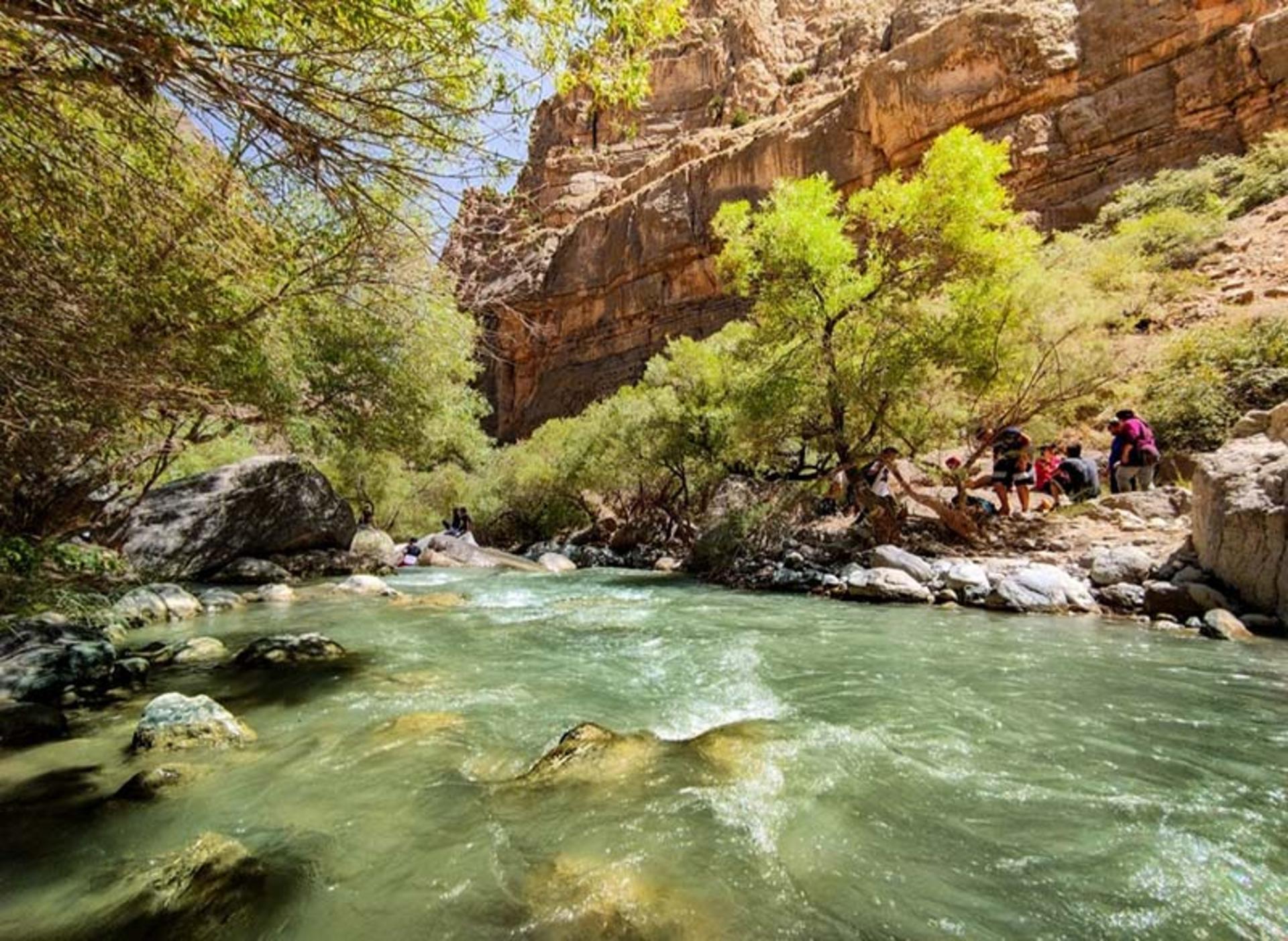 دره زیبای شمخال و رودخانه جاری در آن؛ منبع عکس: گوگل مپ؛ عکاس: امیرحسین