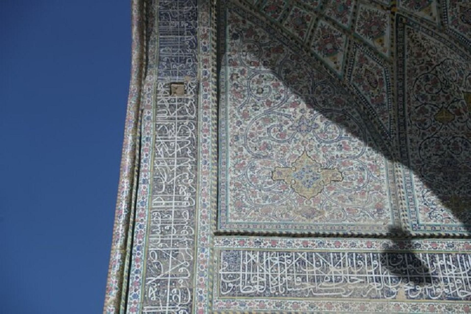 کاشی‌های مسجد وکیل