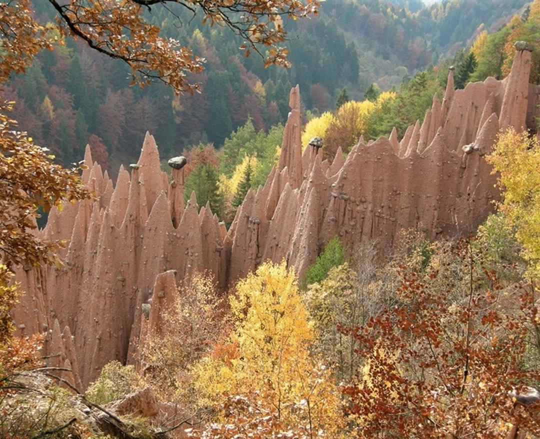 اهرام زمین در هوای پاییزی ایتالیا، منبع عکس: flickr.com، عکاس: mstefano80