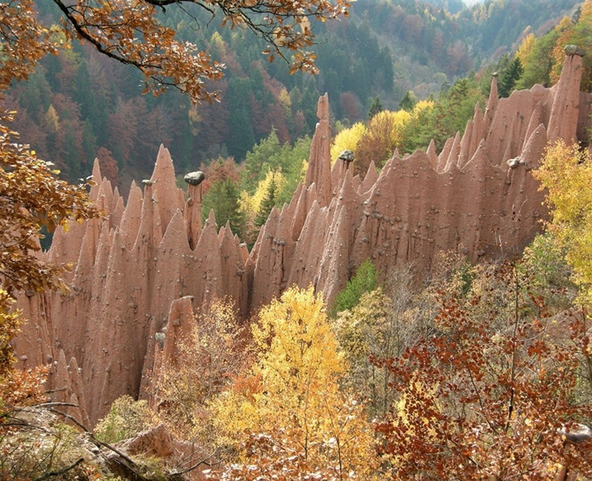 اهرام زمین در هوای پاییزی ایتالیا، منبع عکس: flickr.com، عکاس: mstefano80