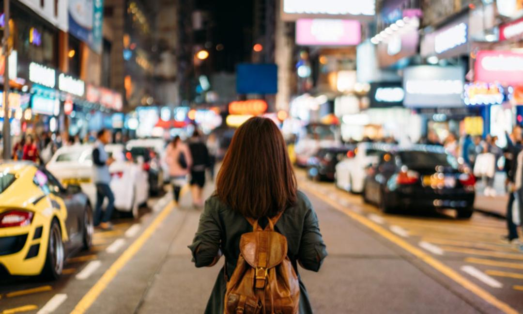 نکته‌های سفر مجردی خانم‌ها؛ منبع عکس: NerdWallet، عکاس: نامشخص