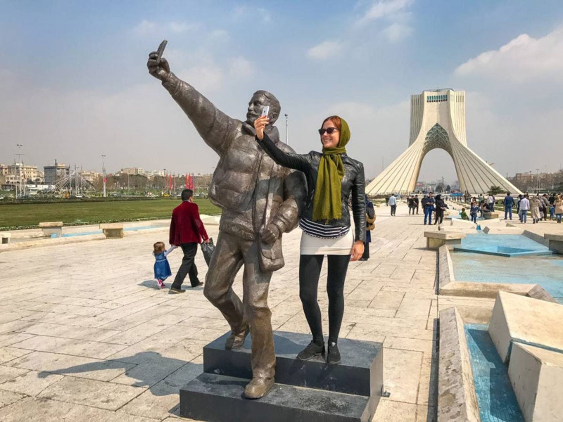 سفر مجردی خانم‌ها تهران؛ منبع عکس: Anna Everywhere، عکاس: نامشخص