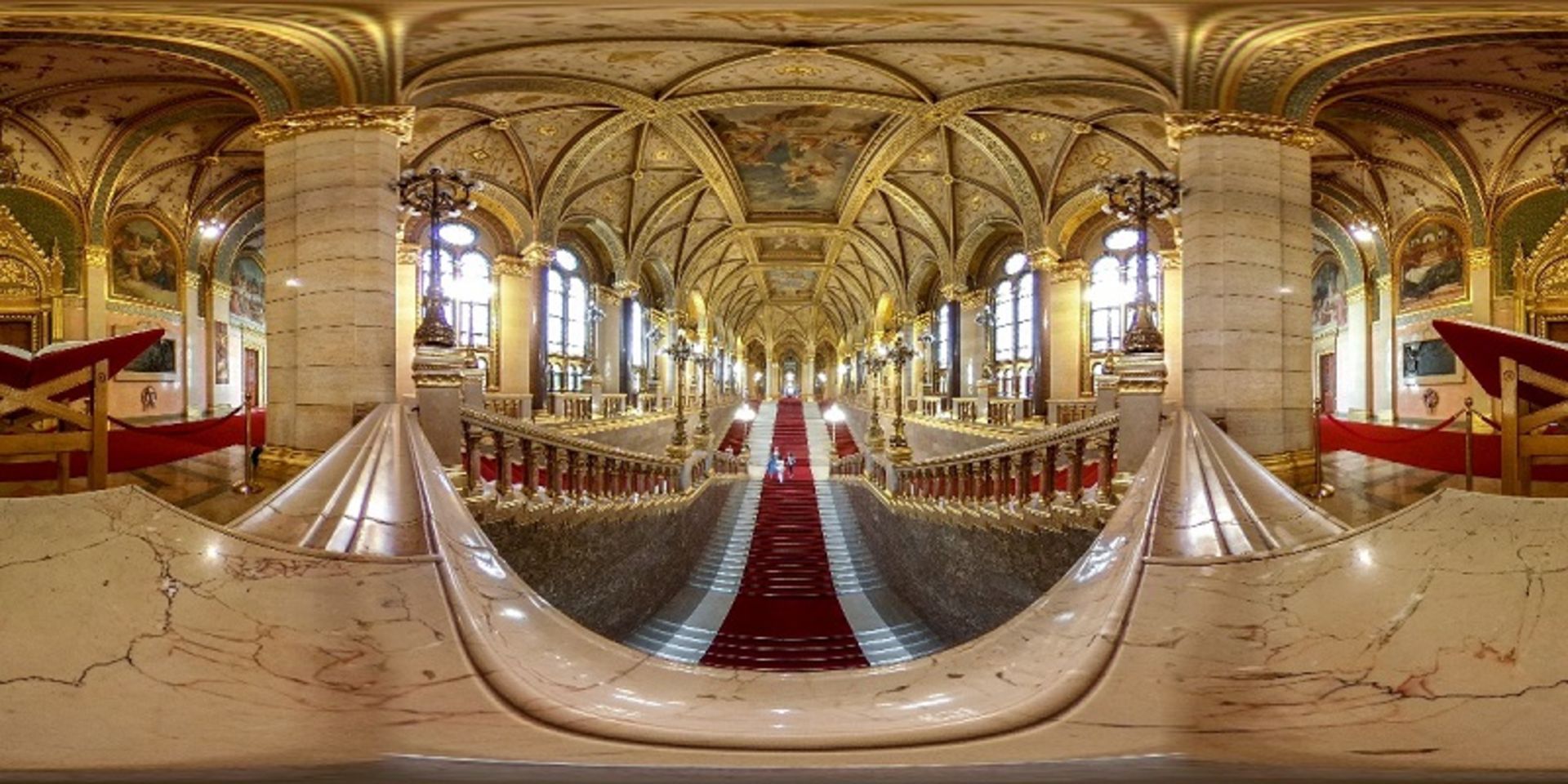 پلکان بزرگ، منبع: parlament.hu