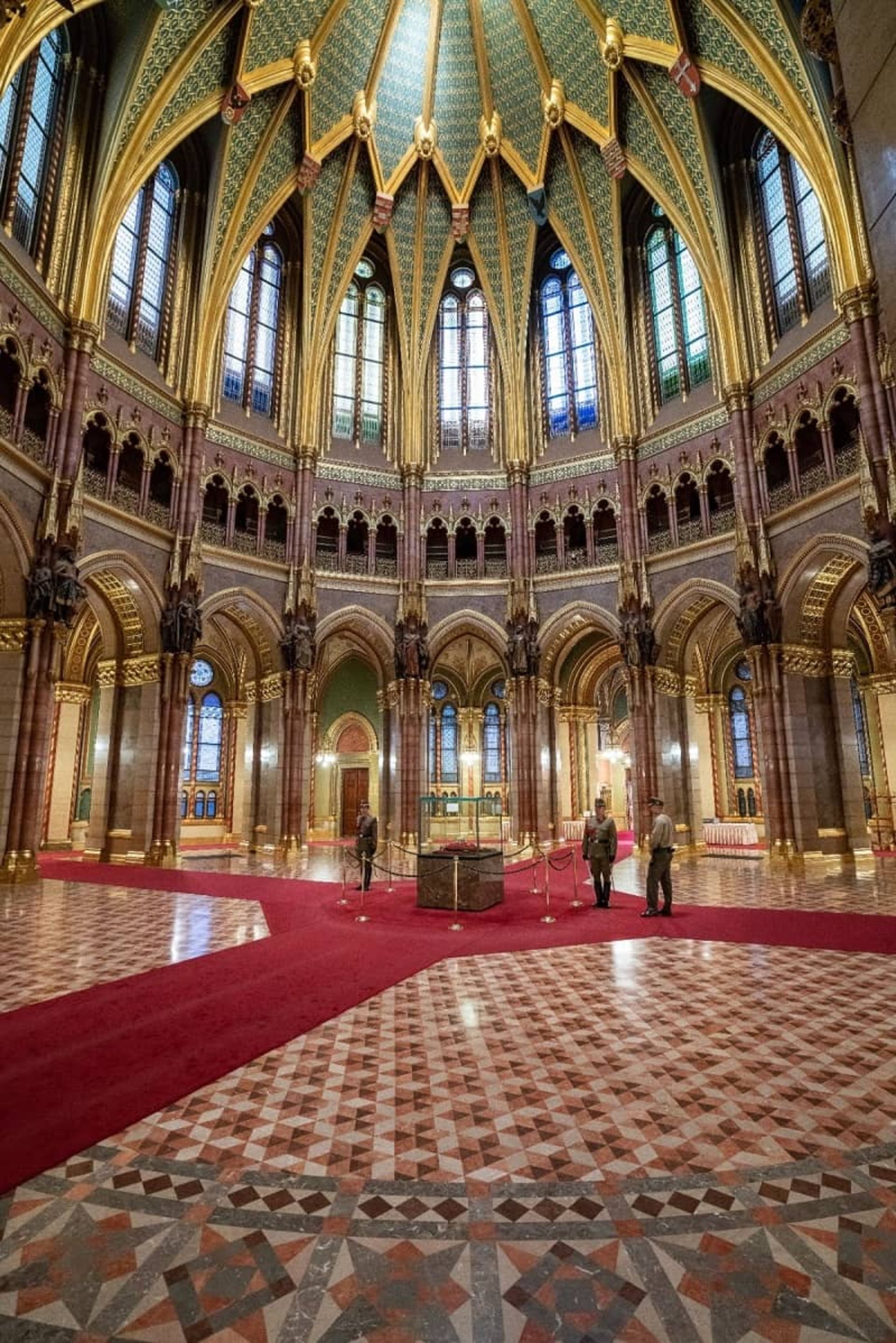 تالار گنبد، منبع: parlament.hu