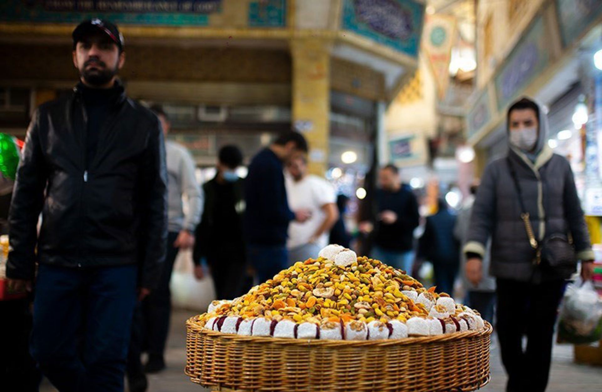 خرید آجیل شب یلدا؛ منبع عکس: تسنیم؛ عکاس: محمد حسین موحدی نژاد